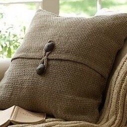 V Pillow Burlap With Coconut Button
