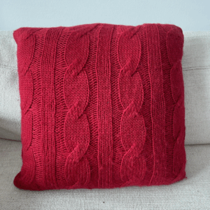 V Pillow Cable Knit Red